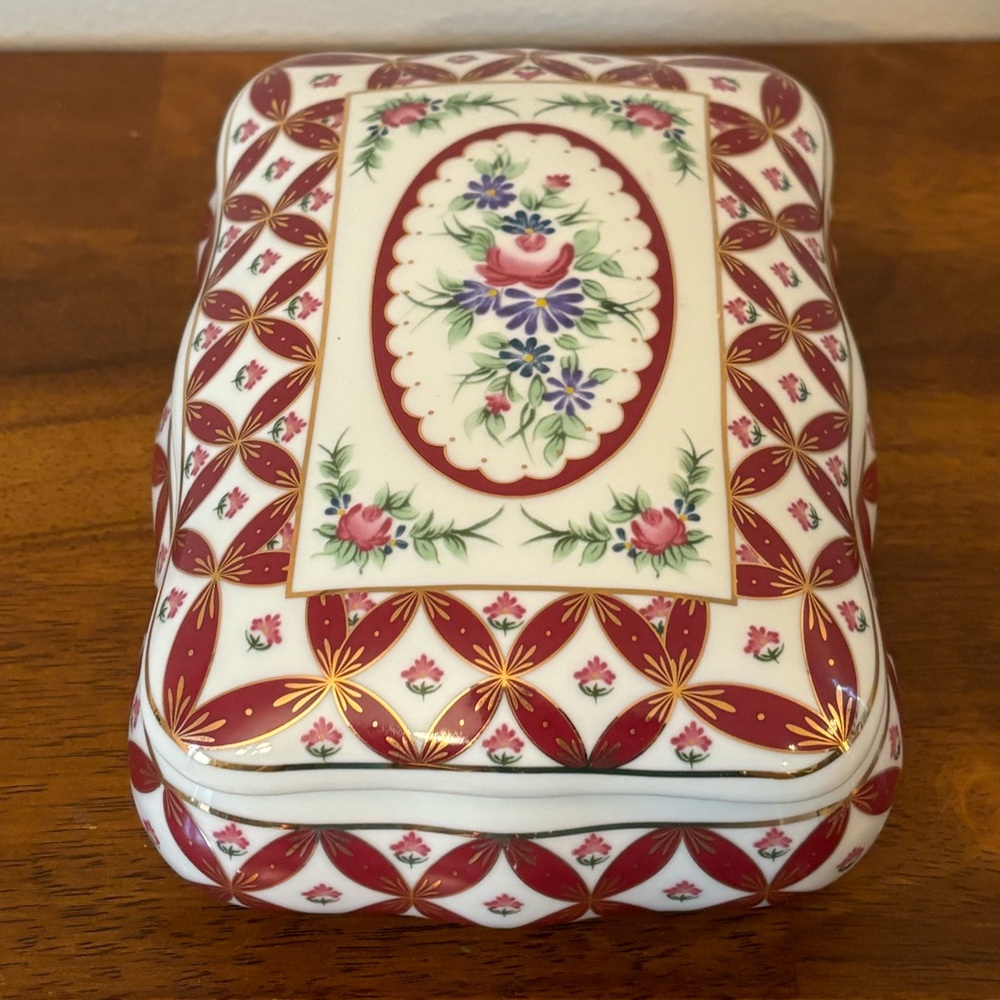 Porcelain Keepsake Box - Picture 7 of 8
